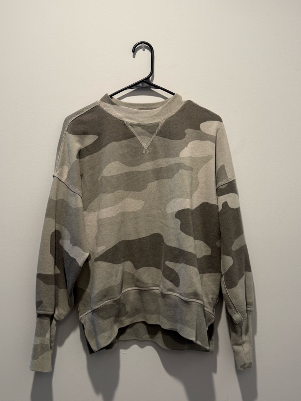 Abercrombie & Fitch Gray Camouflage Crewneck Sweater